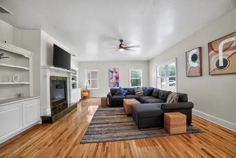 Lakeland Oasis Hot Tub, Lanai & Fire Pit 3 Bedroom Home