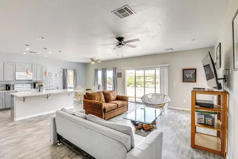4 Mi to Casinos: Mtn-view Home in Bullhead City!