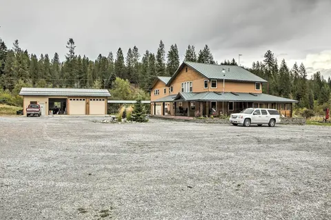 Rural Kettle Falls Bunkhouse w/ Airstrip & Trails!