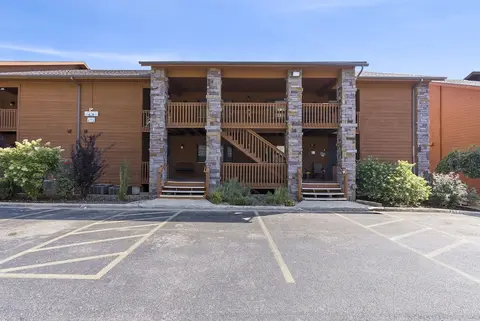 Ozark Escape at the Pointe