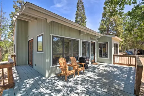 Lovely Yosemite Area Home w/ Hilltop Mtn View