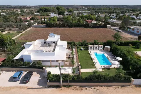 Bilocale con piscina a 500 m dal mare