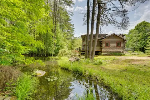 A-frame Log Home w/ Game Room Near Lake George!