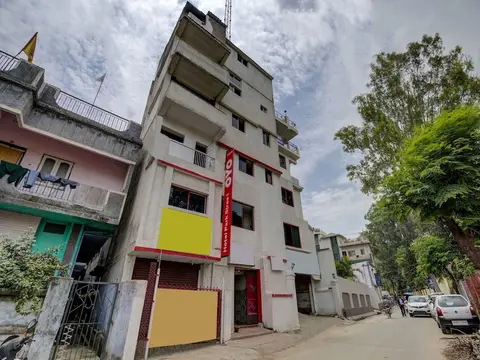 OYO 8976 Hotel Park Street 2