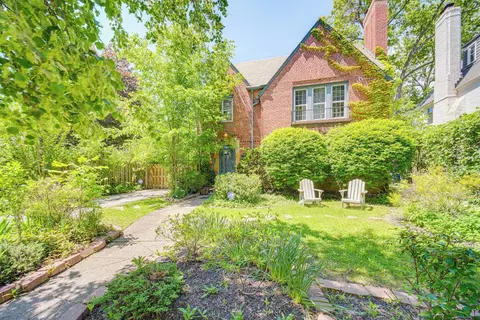 9 Mi to Cleveland: Home Near Hospitals & Colleges
