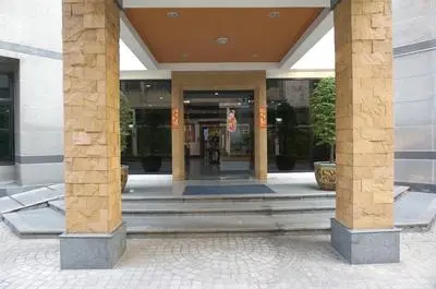 Center Bangkok Suite next to Platinum mall