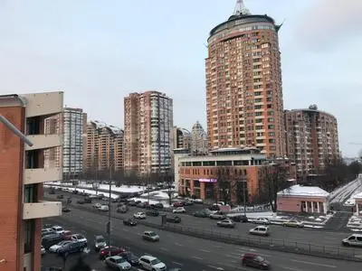 Sunny apartment overlooking the royal village