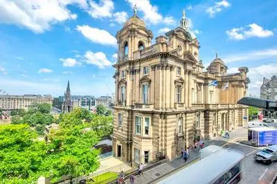 Modern flat with fantastic views by the Royal Mile