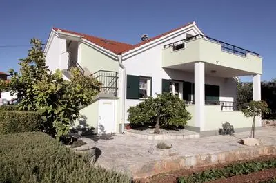 Apartman Tone