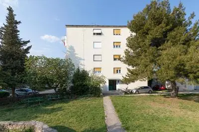 Castropola Apartment