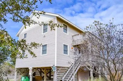 Keepsake - Corolla, Whalehead, 435 Yds to Beach, Pool w/Kiddie Pool, Hot Tub, Pets OK, Flex Stays