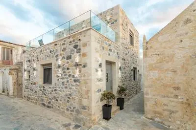 Marilena Natural Stone House, By Hellocrete