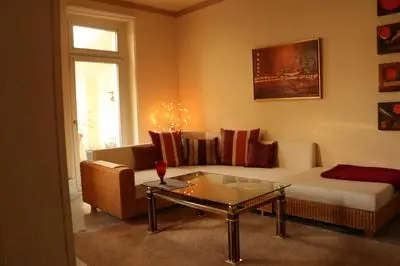 Apartment mit Gartenblick und kleines Apartment im 3 Familienhaus