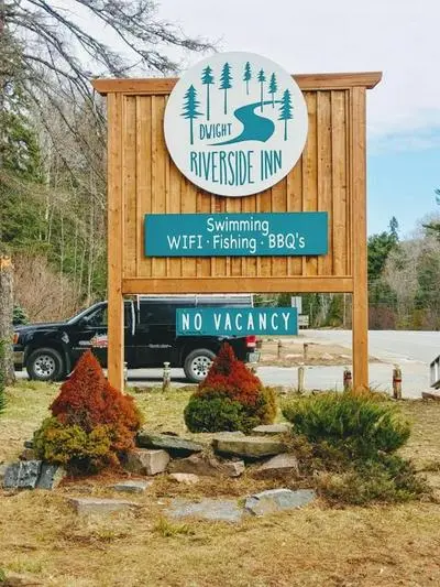 Dwight Riverside Inn