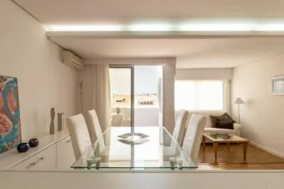 Light and bright apartment in central Valencia