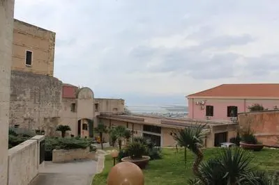 Patrizio Home