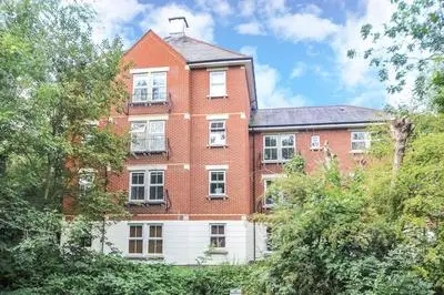 Two-bedroom apartment in city centre (oxttrr)