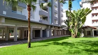 Apto 2 quartos a 350 metros da praia, churrasqueira na varanda, wi-fi, piscina, garagem coberta,telas de proteção, quadra beach tênis