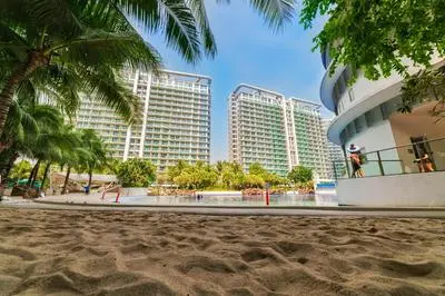 A2JSuites 1BR Azure Smart Home Suite Near Malls & Airport