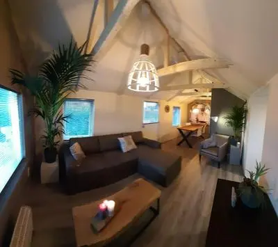 Buiten Huisje aan de Vaart 1