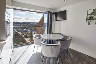 Host & Stay - The View, Hudsons Yard House