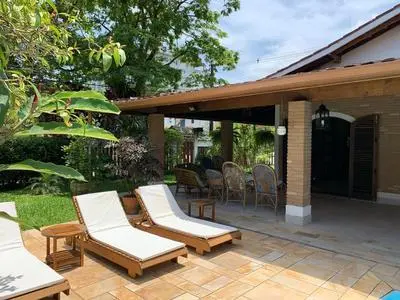 Casa com piscina em Ubatuba-Itaguá