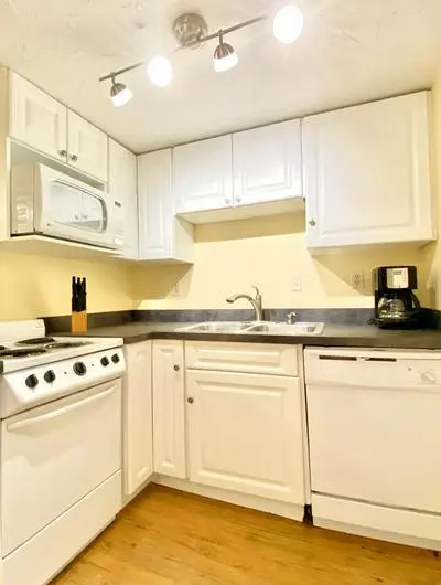 Siesta Beach Cottage, Sleeps 6, Walk to Beach, Stores, & Restaurants
