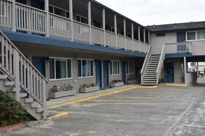 Lighthouse Cove Inn