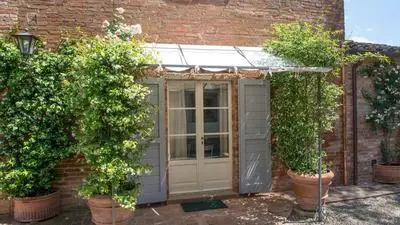 Albachiara 8, Emma Villas