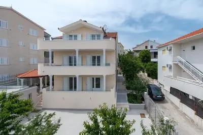 Spacious Modern Apartment Miljak - 1min to the beach