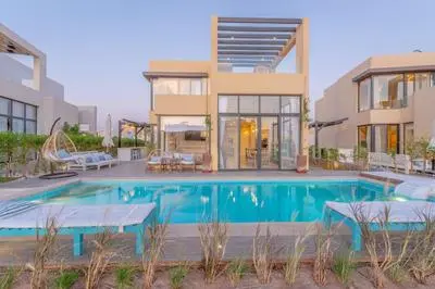 La Casa de Playa Tawila on Island 4BR Private with Heated Pool