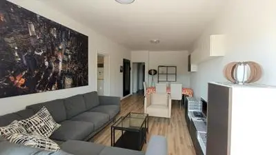 5 min to the Beach Holiday Shared Apartment - private ROOM in 3 bdr Apt