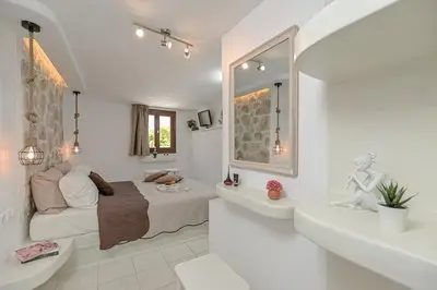 Geolenas Home - Naxian Old Agora