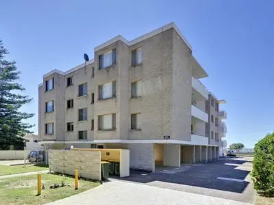 Del Rae Unit 18 25 Shoal Bay Road