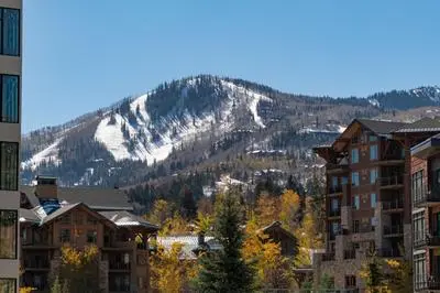 Unequalled Ski in Out Location Next to Gondola, Sundial 2BR, Pool, Hot tubs, Condo Nast Winner C109