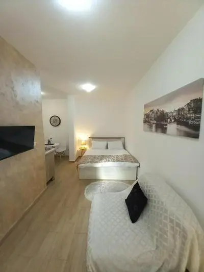 CASA APARTMENTS, one-bedroom apartment