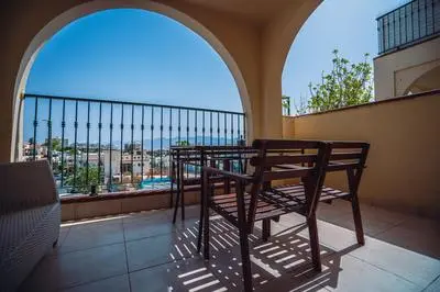Hoshen By Sun And View