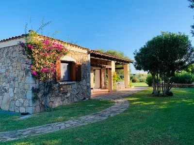 BouganVilla by the Beach - San Teodoro 1