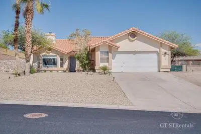 FRESHWATER FUN - Pet & Family Friendly with Great Location!