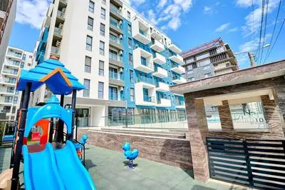 Color Studios in Nord10 - Pool & playground
