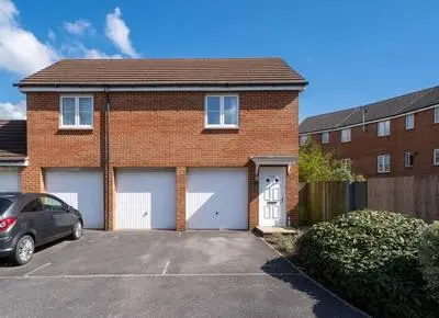 Bristol's Coach House - 2 Bedroom Detached Apartment with Secure Parking