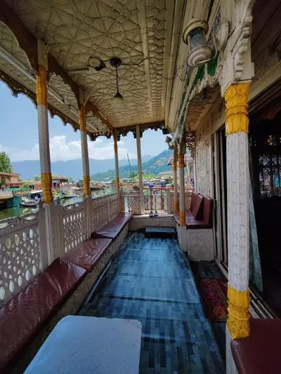 Shiraz Deluxe Houseboat