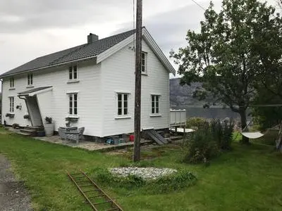 Vettingstua, beautiful house down by the sea.