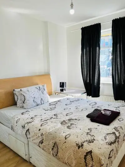 FABULOUS 1BED 1BATH Ground Floor Shared ACCOMMODATION ,Only Double Room