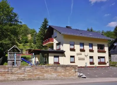 Upland Apartments - Fewo WALDGEIST mit Garten, Grillhütte, Spielplatz und MeineCardPlus