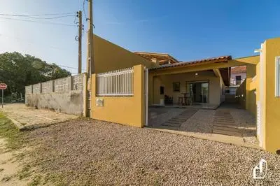 Casa térrea com 02 dormitórios