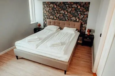 Central 1-bedroom Apartment with Bath & Balcony