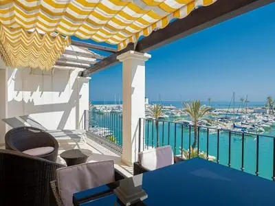 Beautiful Duquesa Harbour apt 2001