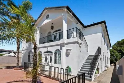 Private master bedroom with king bed private bath and large flat TV in large centrally located gated unit near Universal studio