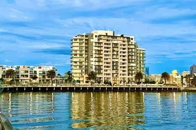 Amzing Ocean View Spacious Three Bedrooms Apartment Port Melbourne